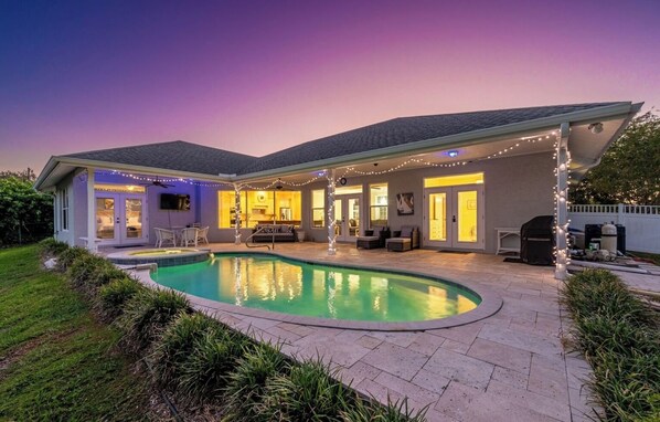 Pool - 4-bedroom house in charming Bradenton, with private pool, spa, and boat dock. (Bradenton)