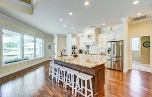 Private kitchen - 4-bedroom house in charming Bradenton, with private pool, spa, and boat dock. (Bradenton)