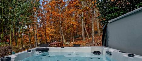 Bañera de hidromasaje al aire libre