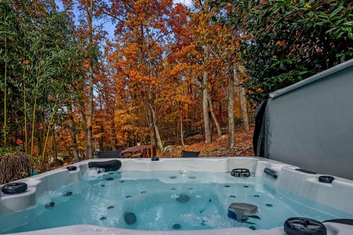 Stone Cabin on Valley View: Fire Pit + Hot Tub