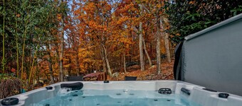Stone Cabin on Valley View: Fire Pit + Hot Tub