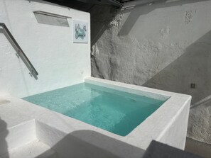 Outdoor spa tub - Vacation Home 'Mi Candela' with Private Terrace and Wi-Fi (Valleseco)