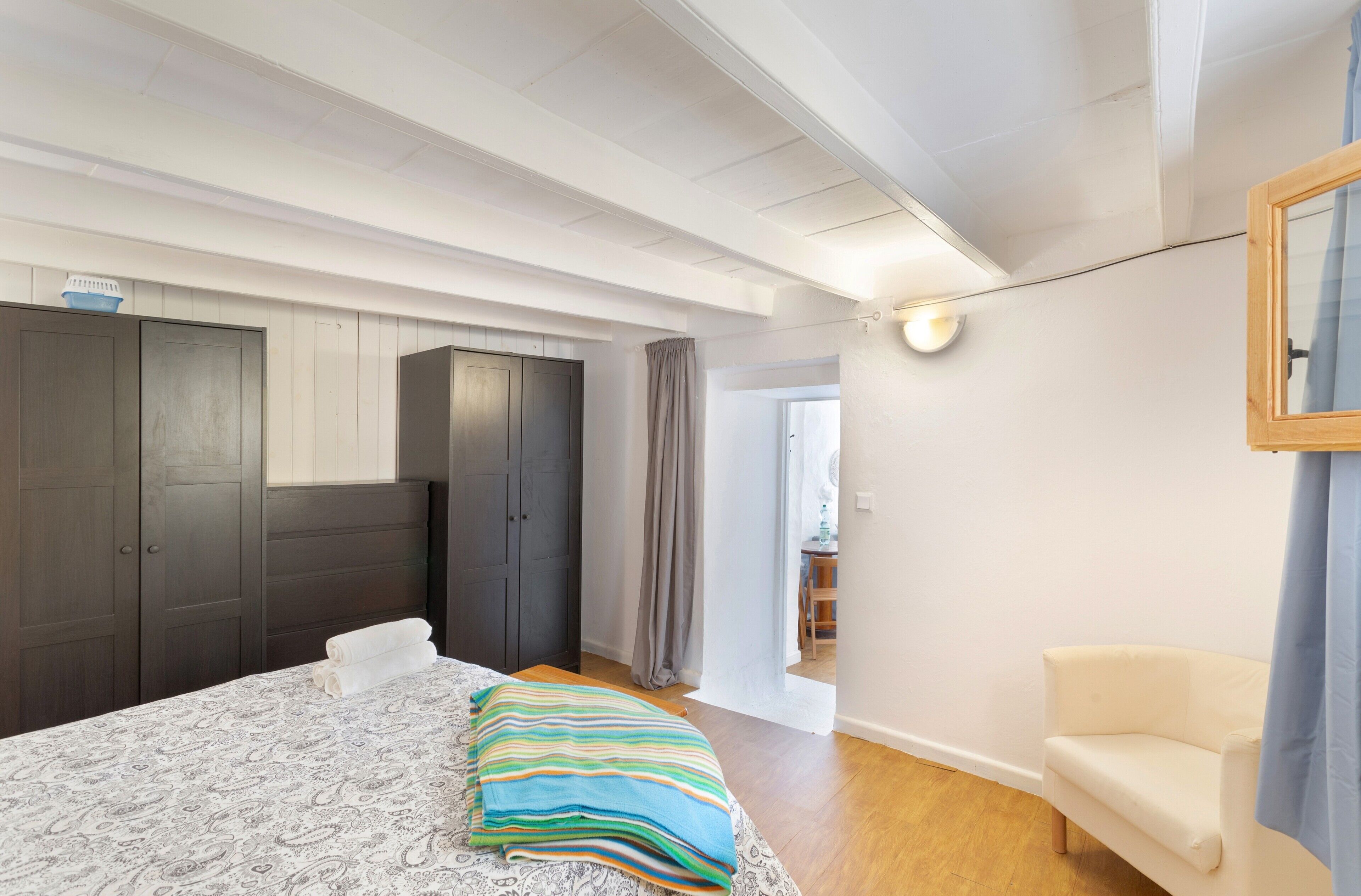 1 habitación, tabla de planchar con plancha, wifi gratis y ropa de cama 