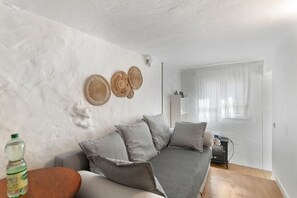 TV, fireplace - Vacation Home 'Mi Candela' with Private Terrace and Wi-Fi (Valleseco)