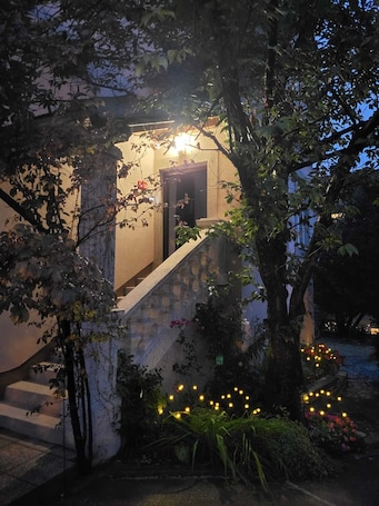 Exterior detail. Cozy 4star studio with AC, fitness room, hottube , WiFi in enjoyable Zagreb