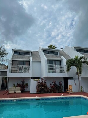 Exterior - The Island Garden Hotel (Nassau)