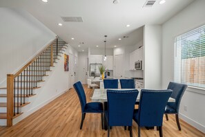 Dining - Music Themed 2-Story/3-Bedroom - Near Downtown (Houston)