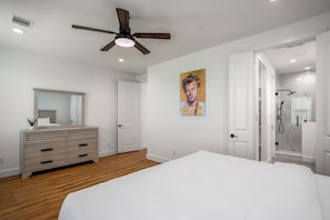 3 室のベッドルーム、アイロン / アイロン台、WiFi、ベッドシーツ