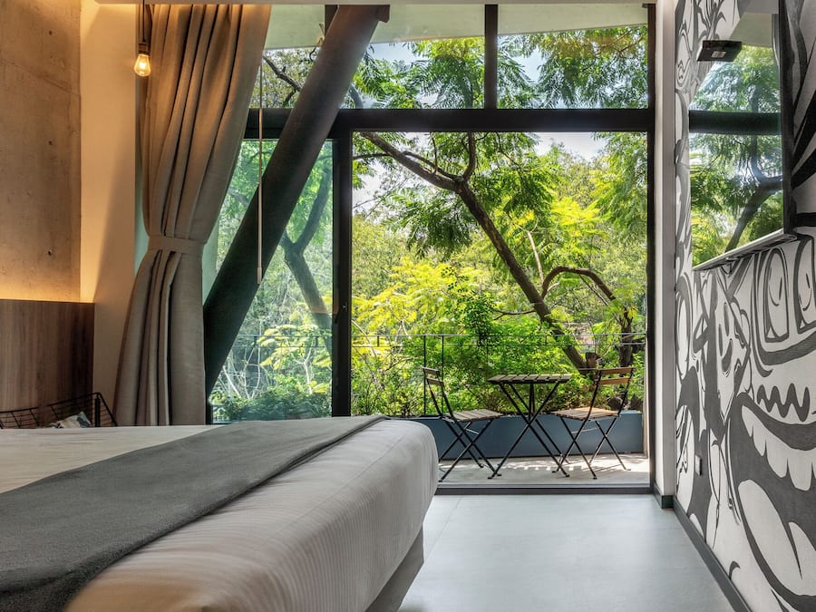 Rom – deluxe, 1 kingsize-seng, balkong, byutsikt | Sengetøy av topp kvalitet, minibar, safe på rommet og blendingsgardiner