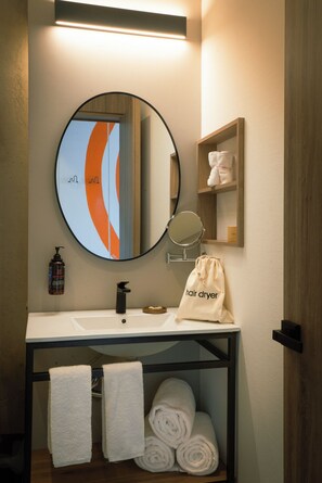Shower, hair dryer, bathrobes, towels