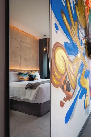 Deluxe Room, 1 King Bed, Balcony, City View