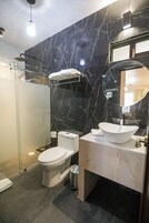 Comfort Suite, Balcony | Bathroom