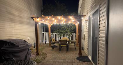 Cozy 3BD, 1.5 Bath Bungalow with Pergola Near Denver Airport