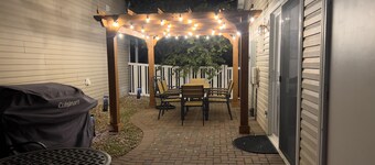 Cozy 3BD, 1.5 Bath Bungalow with Pergola Near Denver Airport