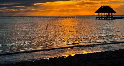 BOHO Loft Steps from the Beach