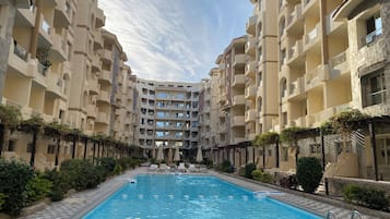 3 outdoor pools, open 9:00 AM to 4:00 PM, free cabanas, pool umbrellas