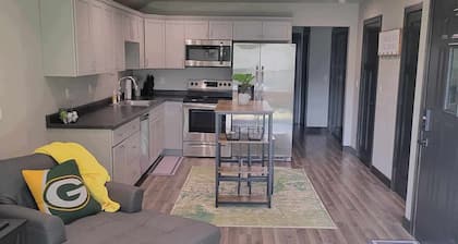 NFL Draft - 2-bedroom condo in Kaukauna with 20Min from Lambeau Field