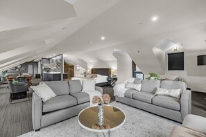 Luxury Suite | Living area - The British Hotel (Gatineau)