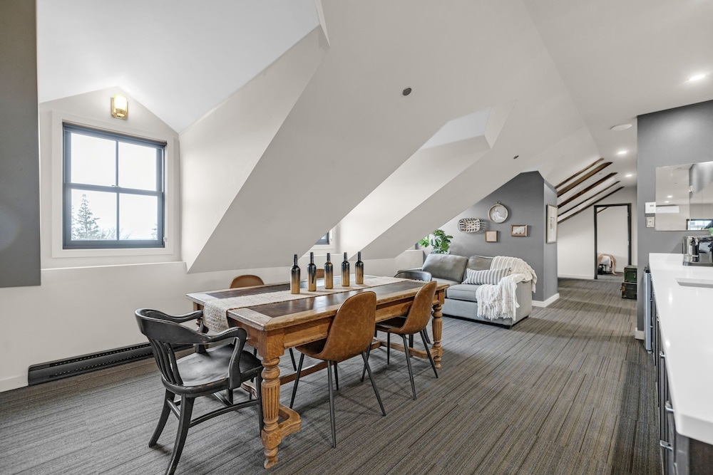 The British Hotel, Restaurant & Pub by null