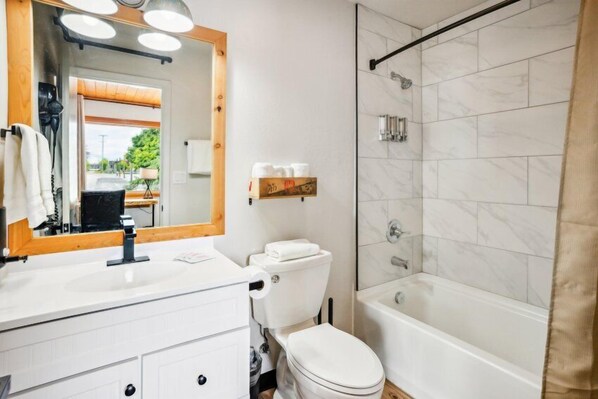 Deluxe Double Room, Multiple Beds, Non Smoking | Bathroom - Highliner Hotel (Anchorage)