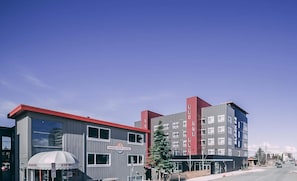 Front of property - Highliner Hotel (Anchorage)