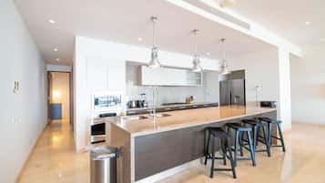 Condo de lujo, vista al océano | Cocineta privada