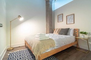 3 chambres, fer et planche à repasser, lit de bébé portatif