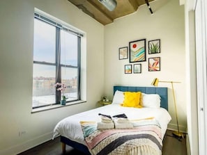 3 chambres, fer et planche à repasser, lit de bébé portatif