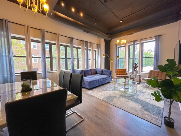 Interior - South Loop Chicago 3BR Corner Suite Near Museum Campus & Millennium Park (Chicago)