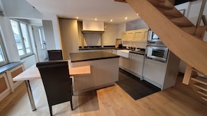Micro-ondes, four, plaque de cuisson, lave-vaisselle