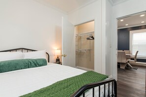 7 bedrooms, iron/ironing board, WiFi, bed sheets