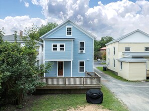 Exterior - Entire duplex - Two Families - Baseball Complex - 5 minute walk to Downtown (Oneonta)