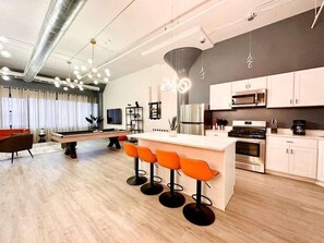 Fridge, microwave, oven, stovetop - Massive Luxury 5BR Loft Near McCormick Place & Soldier Field Good for 12 Guests (Chicago)