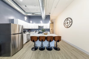 Fridge, microwave, oven, stovetop - Michigan 6BR Luxury Loft Suite in South Loop Chicago Near McCormick Place (Chicago)