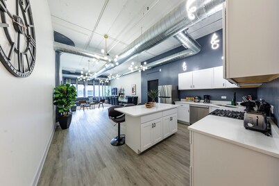 Michigan 6BR Luxury Loft Suite in South Loop Chicago Near McCormick Place