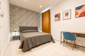 Desk, laptop workspace, free WiFi - Dimora Cinque Santi (Naples)