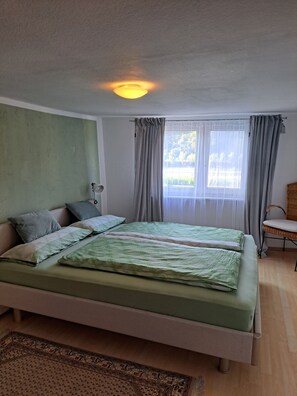 4 bedrooms, iron/ironing board, free WiFi, bed sheets