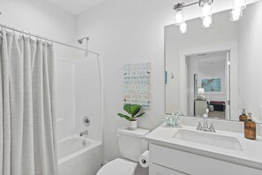 House (6 Bedrooms) | Bathroom