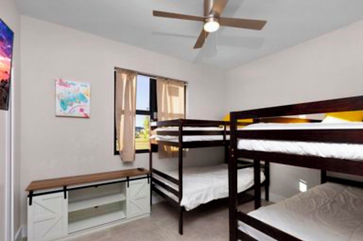 3 camere, una cassaforte in camera, una scrivania, ferro/asse da stiro