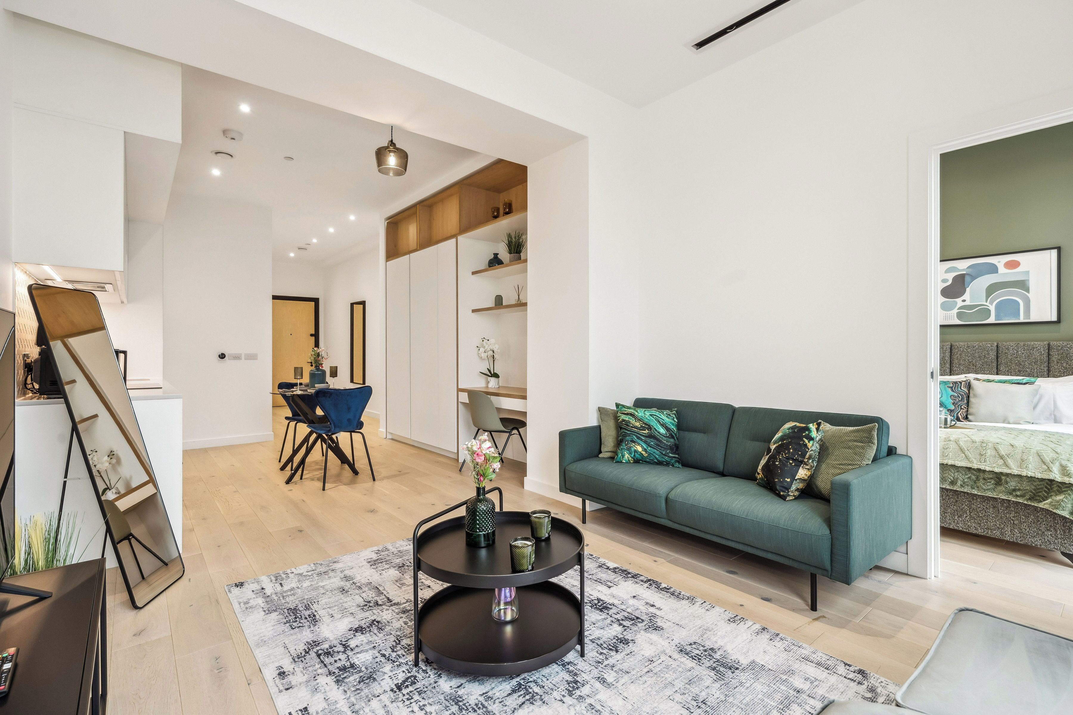 TV connectée, table de tennis de table, livres