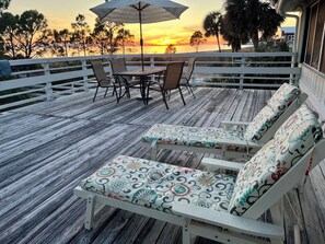 Outdoor dining - 3BR, 2BA Beach Front Peaceful Retreat Recently Renovated with Private Boardwalk (Alligator Point)