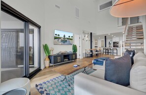 Interior - 516 Seascape Oceanfront Condo With Pool Access in Wild Dunes (Isle of Palms)