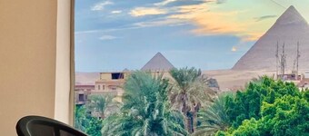 Sphinx Gate Pyramids View Hotel