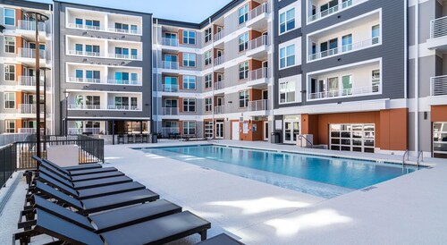 Landing | Beautiful 1BD, Clubhouse, Gym
