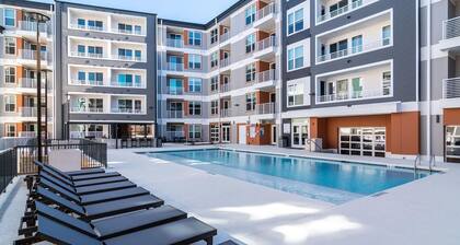 Landing | Beautiful 1BD, Clubhouse, Gym