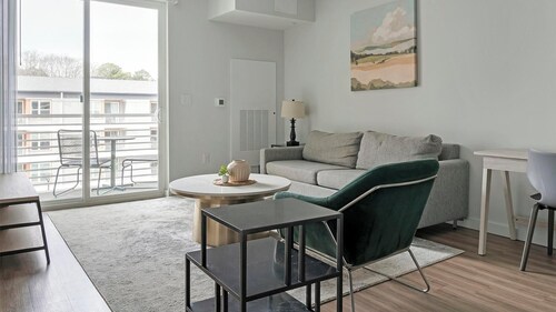 Landing | Stylish 1BD, Game Room, Clubhouse
