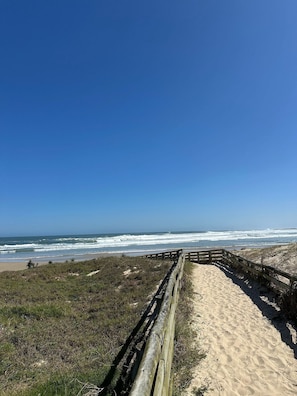On the beach, white sand - Pousada Cardoso Surf Camping - Laguna - SC (Laguna)