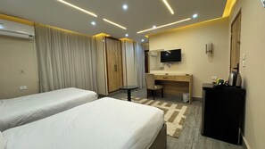 1 bedroom, in-room safe, desk, iron/ironing board