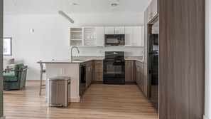 Refrigerador y comedor 