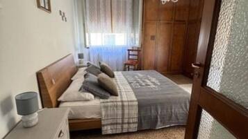 2 dormitorios, tabla de planchar con plancha, wifi y ropa de cama